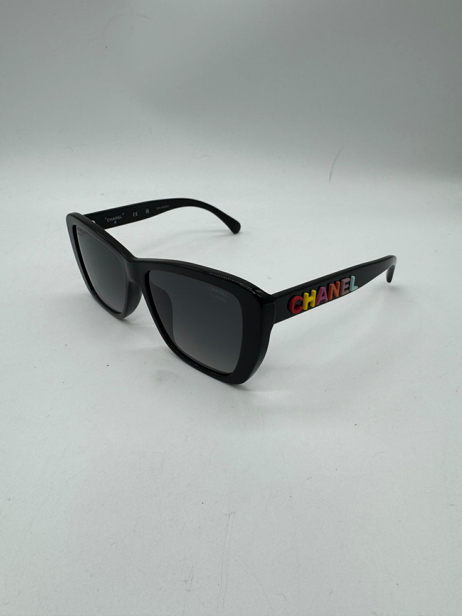 【美品】CHANEL シャネル マルチカラー ロゴ サングラス アイウェア 眼鏡 黒 ブラック Aランク レディース 中古 P3305