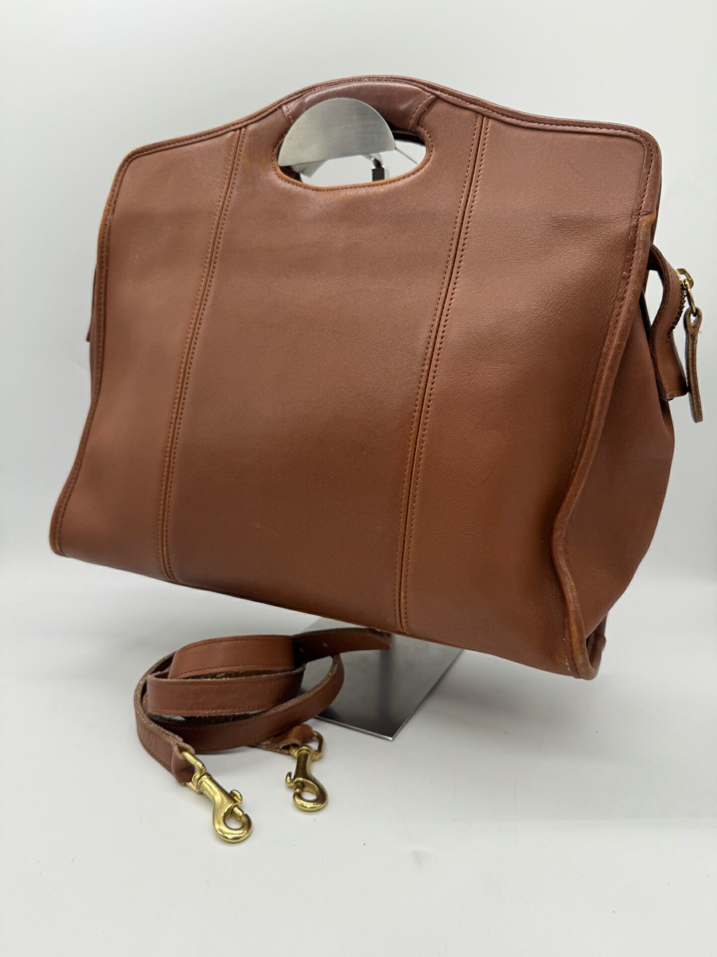  COACH コーチ 9995 2WAY オールドコーチ グローブレザー ショルダーバッグ トートバッグ 斜め掛け クロスボディ 肩掛け 手提げ 鞄 かばん USA製 米国製 ショルダーストラップ付 ブラウン 茶色 ちゃいろ Bランク レディース メンズ 中古 P1731 coach oldcoach
