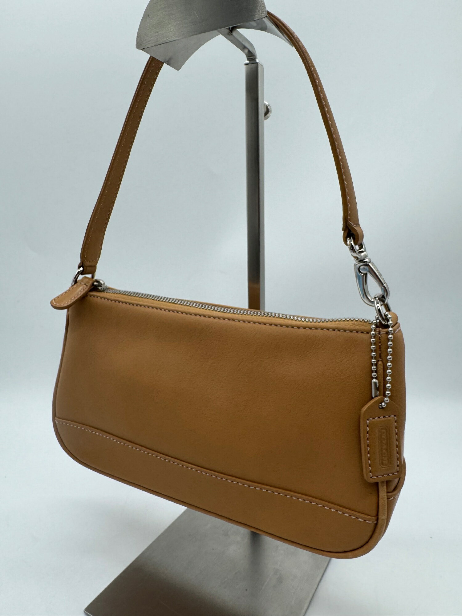 COACH コーチ 7785 ポーチ バッグ ハンドバッグ 肩掛け 手提げ かばん カバン 鞄 ミニバッグ ベージュ べーじゅ 肌色 オールレザー 本革 Aランク レディース 中古 ミニポーチ ブランド小物 アクセポーチ coach oldcoach P2286