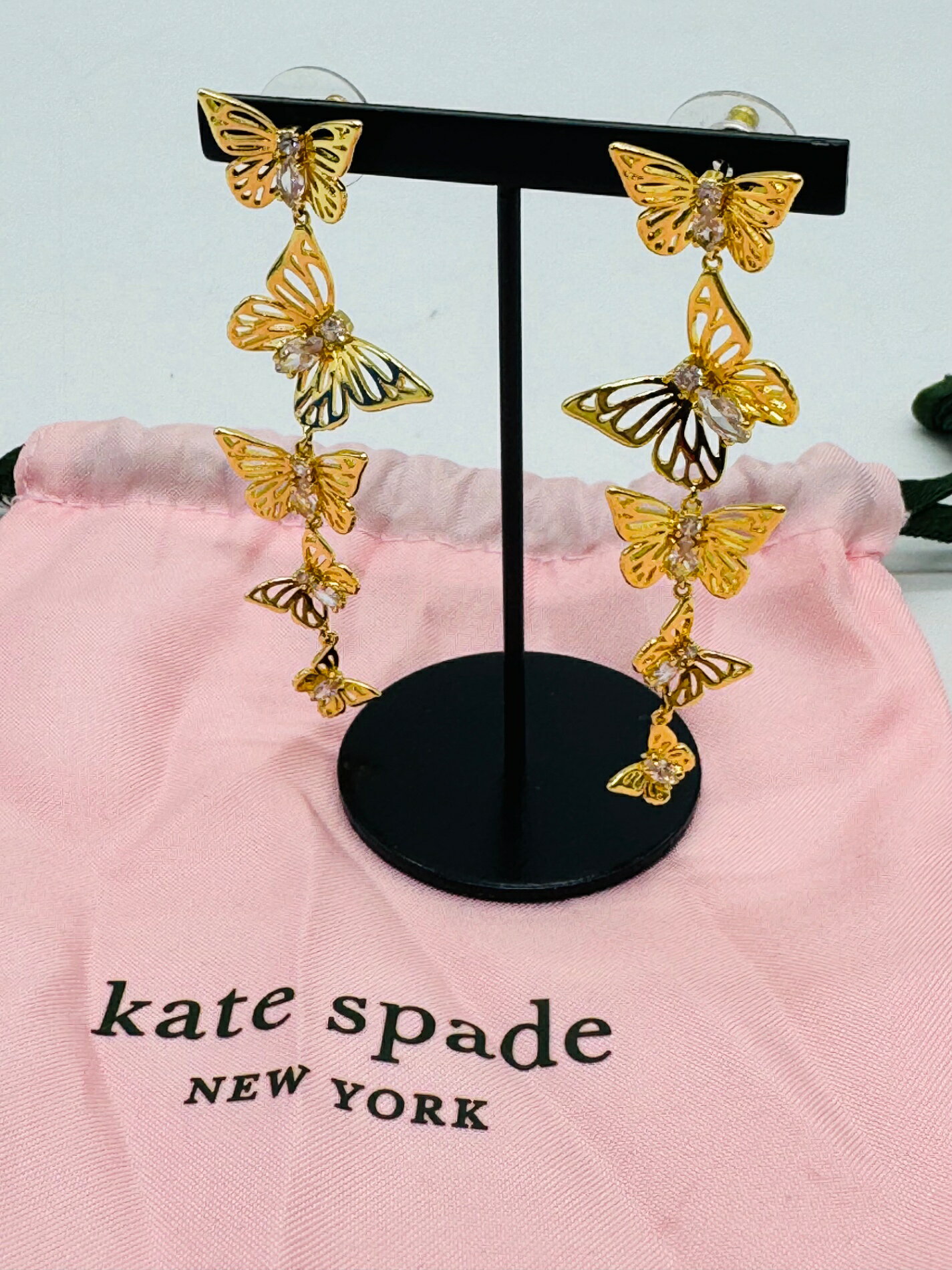 【超美品】 kate spade ケイトスペード 希少 ソーシャル バタフライ リニア ピアス ゴールド 耳飾り イヤリング スイング 揺れる モチーフ ジュエリー アクセサリー ファッション デイリー 装飾 金色 保存袋付 レディース 中古 kate spade P919