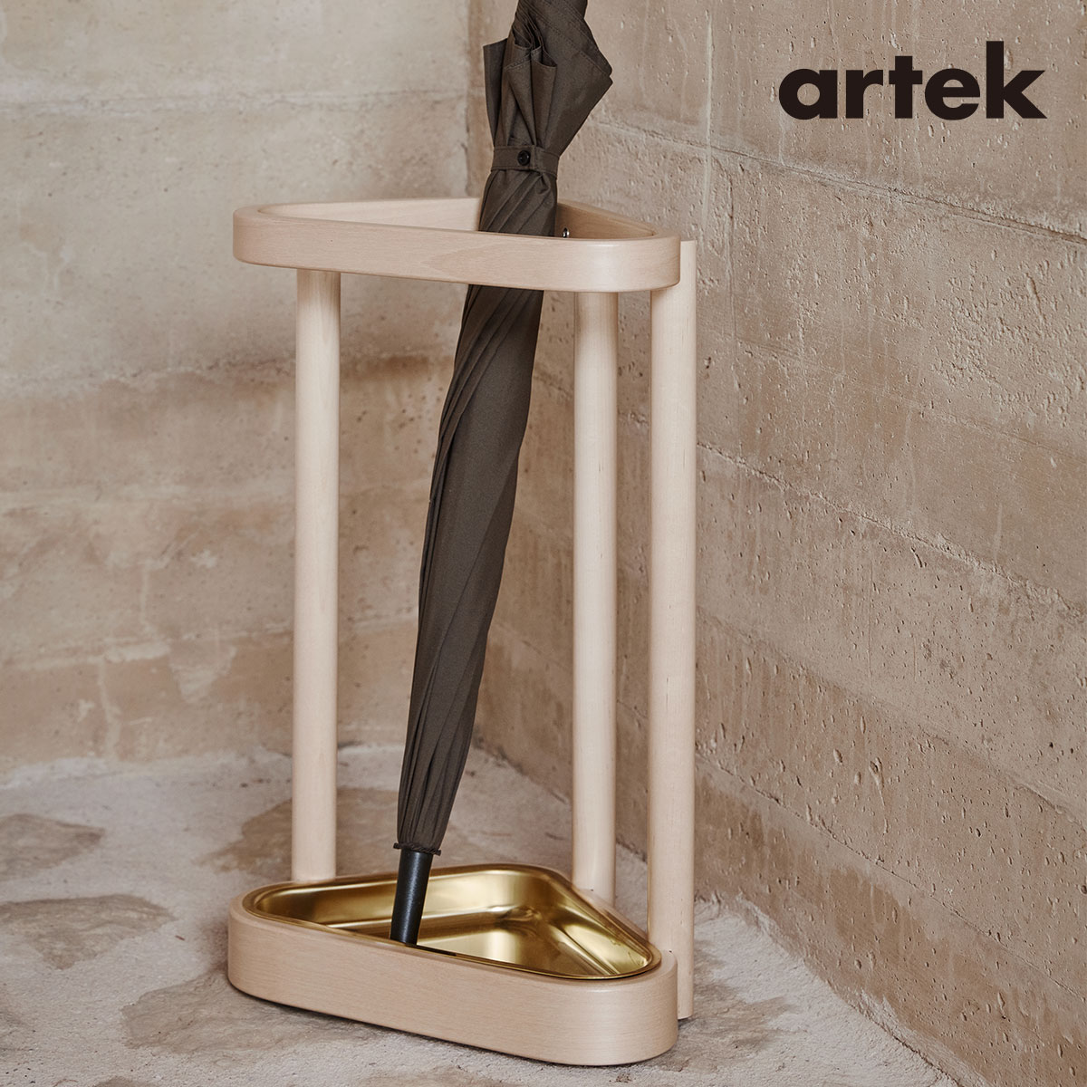 Artek (アルテック) 傘立て 115 バーチ 北欧おしゃれな家具 北欧を代表するアルヴァ アアルトのデザイン アンブレラスタンド フィンランドの美しいバーチ材 傘立て ラメラ曲木 ループ型 真鍮 北欧雑貨 W28 D24.5 H48 cm クーポン対象外