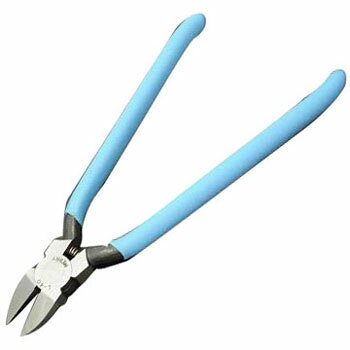 信頼のブランド・メリーです。柄部が長い為軽い力で切断が出来ます。切れ味抜群です。ゴムや樹脂成形品の切断によく使用されています。切断能力：樹脂5mmまで＊金属類は切断できません。