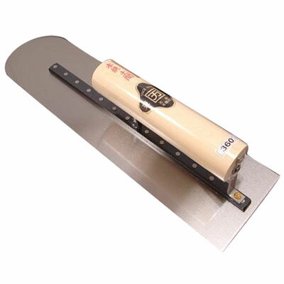 プロ用の本焼の土間鏝です。背金がカシメてあり、2点支持なので非常に頑丈な造りです。本職の方に自信を持ってお勧めする逸品です。※こちらの商品は受注生産品のため、納期が2～10日間程掛かります。商品によっては1～2ヶ月程度かかる場合がございます。お急ぎの場合は納期をご確認ください。受注生産品のためご注文受付後のキャンセルはできません。ご了承ください。＊画像は360mmタイプです。