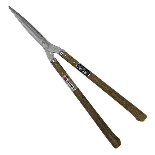 名匠秘伝プロが選んだ「のこかり」サビにくく切れ味鋭い(硬質メッキ)ノコ刃で逃がさずカット！！切断は刃元で最大15mm！！刈り込み刃とノコギリ刃の形状が一つになってパワー倍増！滑らずにしっかりカットするギザ刃形状小さな力で驚きのパワー枝から、芝生、雑草まで幅広く刈れます。仕様刃渡：180mm全長：650mmネジ式(9mm)ユルメ止めナット付裏スキ