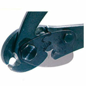 【特長】ワイヤーロープをばらさず切れる刃形状。全長210mmコンパクトなハンディータイプのワイヤーロープカッタ。歯車を応用した倍力機構を採用。【用途】スチール及びステンレス製のワイヤーロープやケーブル線などを切断するための工具で、手で持って使用します。【カッタ操作方法】1．ハンドルを両手で開きま切断材を刃部に挿入します。2．切り始めは両手で左右のハンドルを閉じていきます。3．途中から切り終わりにかけては片手でハンドルを握り込みます。※切り終わり時などハンドルで手を挟まないように注意してください。【仕様】切断対象材(CAP)：スチールワイヤφ6(6×24以上)、φ5(5×19以上)ステンレスワイヤφ5(7×7以上) 全長：213mm質 量：310g