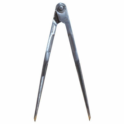 特徴硬質クロムメッキなど硬い金属にもケガける。先端が摩耗し難く長持ち。用途板金・鉄骨業の必要道具。仕様材質：本体/炭素鋼、先端/超硬チップ使用範囲：25cm(半径)質品質量：約300gパッケージ台紙+スリープサイズ：300×70×30mm