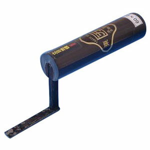 プロ用の本焼の立目地鏝（直）です。本職の方に自信を持ってお勧めする逸品です。※こちらの商品は受注生産品のため、納期が2～10日間程掛かります。商品によっては1～2ヶ月程度かかる場合がございます。お急ぎの場合は納期をご確認ください。受注生産品のためご注文受付後のキャンセルはできません。ご了承ください。※画像は本焼60mm×9.0mmです。