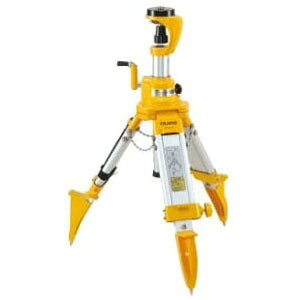特長シフティング機構三脚シフティング機構により直径約30mmの範囲でレーザー墨出し器の地墨ポイント位置を移動することが可能遣り方作業に最適反射防止形状採用昇降パイプ内に反射防止形状を採用、地墨ポイントの誤出射を防ぎます。主な仕様最大使用高さ：約970mm最小使用高さ：約605mm昇降幅：約220mm定芯桿：5/8inch重量：約4300g