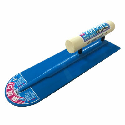 特徴モルタル・コンクリート・土壁塗り用先丸鏝。従来のヌリピタ君は先が尖っておりましたが、「イシイブルー」は先が丸いので使いやすさ抜群！耐摩耗性は木鏝の10倍ほどあります。材質は耐衝撃性と弾力性に優れています。桧材の木鏝と同等の使い心地(感触)があります。使用後、ミゾに溜まったモルタルカスも本体の汚れも水洗いで簡単に落ちます。柄がボンド接着+2本のリベット止めでガタつかない。柄が割れにくい。本体一体成形で長芯！モルタル等を延ばす能力は従来品の数倍で作業効率アップ。先丸&青色は弊社の「イシイブルー」 と思って頂ければと思います。仕様全長：330mm