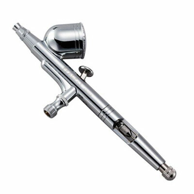 お手頃価格のエアブラシ特徴全身シルバーのスタイリッシュなデザイン。極小の粒子できめ細かくムラのない吹きつけを可能にします。初心者からプロの方まで納得のいく性能・価格です。ボディアートに最適なエアブラシです。仕様カラー：シルバーアクション(動作方法)：ダブルアクションノズル(口径・サイズ)：0.3mmノズル口径のサイズ変更：不可絵具カップサイズ：7cc絵具カップ形状：上付き重力式絵具カップふた：あり絵具カップの取り外し：不可絵具カップサイズ変更：不可ニードルアジャスター：ありホース接続ネシサイズ：Sネジ(1／8ネジ)オススメ用途：イラストアート、プラモデル、ボディアート付属品：ノズルレンチ、ホースナットスピコット※ホース接続用の部品です。現在のネジ式規格では使いません。こちらの商品は取寄せ品のため発送まで約1週間から10日前後かかります。ご注文後のキャンセル、返品、交換はできません。