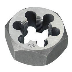 仕様呼び寸：M5ピッチ：0.80mm厚み：6.3mm2面幅寸法：15.0mm質量：7g特徴ねじ山を修正する時に使用します。モンキーレンチにて作業ができます。ねじ山を修正する際の丸ダイスにかわる商品。ボルトやねじをさらえる(きれいにする)時に使用。用途並目のねじ山の修正。【材質／仕上げ】低合金鋼(SKS2)注意事項ステンレス製のねじ類には、使用できません。生産国 日本