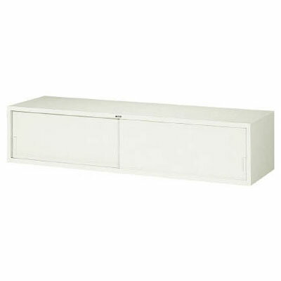仕様最大積載量（kg/台）：60間口×奥行×高さ（mm）：1760×515×390設置タイプ：上置き専用完成品色：ネオグレー適合転倒防止金具：TK・NTK型質量：29.6kg注意事項上置き・下置き両用タイプを下置きとしてご利用の場合は、ベース(FB52-G06、FB52-G06W)をご使用ください。生産国 日本★メーカー直送品の為、代金引換・後払い決済のお支払いはご利用できません。北海道、沖縄、離島は別途送料が必要となります。ご了承下さいメーカーからの直送商品のため、代金引換・後払い決済のお支払いはご利用頂けません。こちらの商品は、システム上、日時指定・時間帯指定を指定してご注文は可能となりますが、日付指定・時間指定をお受けできません。運送会社の都合上の配送となります。北海道、沖縄、離島は別途送料がかかる場合がございます。お客様都合によるご注文後のキャンセル、返品、交換はできません。受注後にメーカー在庫を確認いたします。万一、メーカーにて欠品や廃番の場合は商品をご用意できない場合がございます。その場合は、メールにてご連絡させて頂きますので、ご注文後、当店から届くメールを必ずご確認宜しくお願い致します。ご注文はキャンセルさせて頂くことがございますので、予めご了承お願い致します。大型商品につきましては車上渡しになる可能性がございます。マンションなどの階層がある建物は、玄関先などの1階で商品の受け渡しとなります。