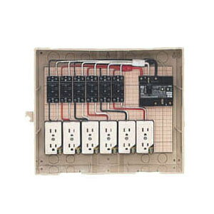 特長単3用漏電しゃ断器は中性線欠相保護付ELBを使用しています。仕様漏電しゃ断器・分岐ブレーカ・コンセント内蔵ELB組込品JIS互換性形の漏電しゃ断器感度電流：30mA回路数・コンセント数：・漏電しゃ断器(3P30A)OC付・JIS・分岐ブレーカ20A(6回路)・接地付2ヶ用コンセント(6個)ボックス外形寸法(mm)(突起部等含)：・タテ：341・ヨコ：435・フカサ：187基台寸法(mm)：・タテ：230・ヨコ：340・板厚：15有効フカサ：159バンド通し穴：有単相200V専用回路品※絶対に三相200Vを使用しない。※商品画像は代表画像になります。実際の商品の色が違う場合がございますので、色をご確認頂きたい場合はお問い合わせ下さい。メーカーからの取寄せ商品のため、お客様都合によるご注文後のキャンセル、返品、交換はできません。受注後にメーカー在庫を確認いたします。万一、メーカーにて欠品や廃番の場合は商品をご用意できない場合がございます。その場合は、メールにてご連絡させて頂きますので、ご注文後、当店から届くメールを必ずご確認宜しくお願い致します。ご注文はキャンセルさせて頂くことがございますので、予めご了承お願い致します。お取寄せ商品のため、2-5日程お時間を頂く場合がございます。また、ご注文後のキャンセル、返品は出来ません。