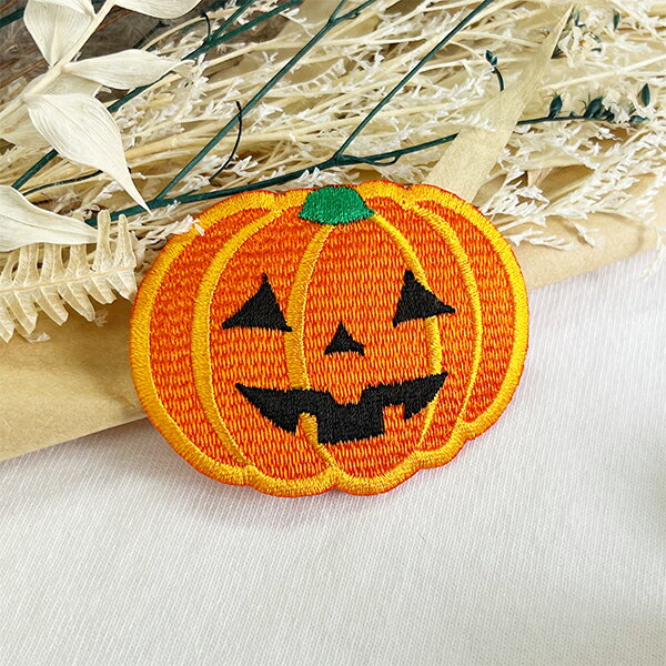 Rakuten - ハロウィン ワッペン アップリケ かぼちゃ カボチャ 小サイズ ジャック・オ・ランタン 刺繍 アイロン ランチョンマットや給食用ナフキンに シール・アイロン両用 飾りつけ コスプレ 仮装 【wap-030】