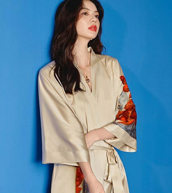 Negligees - 【母の日特別企画 ポイント10倍】バスローブ レディース 夏用 薄手 シルクタッチ ルームウェア パジャマ レディース ロング丈 浴衣式 サテン浴衣 セクシー ナイトガウン 単品 女性 ママ 婦人用 寝間着 寝巻き 部屋着 かわいい ホテル 旅行 軽量 母の日 妻 彼女