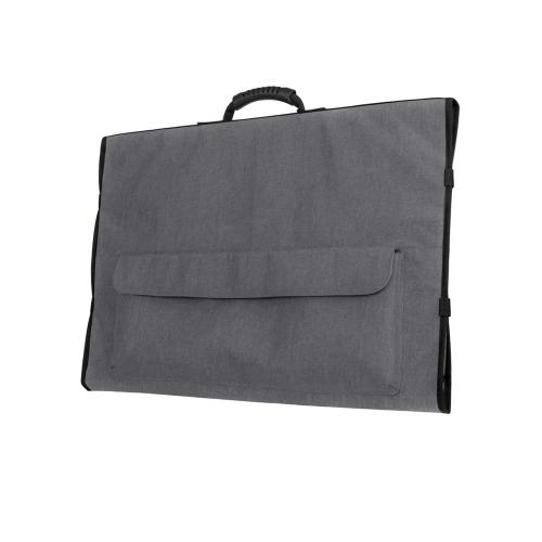 製品サイズ: 39cmx28cmx5cm/15.35インチx11.02インチx1.97インチ。デスクトップコンピュータの画面に適した27インチのトラベルキャリングケース。全面保護: 保護ケースは、コンピューターの画面をほこり、汚れ、傷から防ぎ、より良い保護を提供します。複数のポケット: キーボード、マウス、トラックパッド、マウスパッド、ワイヤー、ヘッドフォンなどのコンピューター周辺機器を収納するための複数の大きなポケットを備えた設計。プレミアム品質: 高品質の 600D マット布素材で作られており、頑丈で耐久性があります。パッド入りの柔らかいコットン フランネルの裏地が画面を傷から守ります。ポータブル: このキャリング ケースは、背面に調節可能なバックルがあり、コンピューターに合わせて調節できます。持ち運びや旅行用に特別に設計されています。 説明: 製品サイズ: 39cmx28cmx5cm/15.35インチx11.02インチx1.97インチ。デスクトップコンピュータの画面に適した27インチのトラベルキャリングケース。全面保護: 保護ケースは、コンピューターの画面をほこり、汚れ、傷から防ぎ、より良い保護を提供します。複数のポケット: キーボード、マウス、トラックパッド、マウスパッド、ワイヤー、ヘッドフォンなどのコンピューター周辺機器を収納するための複数の大きなポケットを備えた設計。プレミアム品質: 高品質の 600D マット布素材で作られており、頑丈で耐久性があります。パッド入りの柔らかいコットン フランネルの裏地が画面を傷から守ります。ポータブル: このキャリング ケースは、背面に調節可能なバックルがあり、コンピューターに合わせて調節できます。持ち運びや旅行用に特別に設計されています。 仕様: 素材：600Dマットクロスコットンフランネル パッケージに含まれるもの: トラベルキャリーバッグ1個。 注意: 手作業による測定とモニターの違いにより、多少の誤差はご容赦ください。ご購入前のご案内 ● サイズについて：スタッフ間で測り方を統一していますが、実寸に1〜3cmの誤差がある場合がありますのでご了承ください。 ● 商品の色は、撮影時の光やモニターによって異なる場合がありますのでご注意ください。 ● 生地特性により匂いが感じられることがありますが、数日で気にならなくなります。 ● 他店舗と在庫を共有しているため、受注後に欠品となる場合があります。 ▼出荷前には全て検品を行っておりますが、万が一商品に不具合があった場合は、お問い合わせフォームよりご連絡くださいますようお願い申し上げます。営業日に対応いたしますのでご安心ください。製品サイズ: 39cmx28cmx5cm/15.35インチx11.02インチx1.97インチ。デスクトップコンピュータの画面に適した27インチのトラベルキャリングケース。全面保護: 保護ケースは、コンピューターの画面をほこり、汚れ、傷から防ぎ、より良い保護を提供します。複数のポケット: キーボード、マウス、トラックパッド、マウスパッド、ワイヤー、ヘッドフォンなどのコンピューター周辺機器を収納するための複数の大きなポケットを備えた設計。プレミアム品質: 高品質の 600D マット布素材で作られており、頑丈で耐久性があります。パッド入りの柔らかいコットン フランネルの裏地が画面を傷から守ります。ポータブル: このキャリング ケースは、背面に調節可能なバックルがあり、コンピューターに合わせて調節できます。持ち運びや旅行用に特別に設計されています。 説明: 製品サイズ: 39cmx28cmx5cm/15.35インチx11.02インチx1.97インチ。デスクトップコンピュータの画面に適した27インチのトラベルキャリングケース。全面保護: 保護ケースは、コンピューターの画面をほこり、汚れ、傷から防ぎ、より良い保護を提供します。複数のポケット: キーボード、マウス、トラックパッド、マウスパッド、ワイヤー、ヘッドフォンなどのコンピューター周辺機器を収納するための複数の大きなポケットを備えた設計。プレミアム品質: 高品質の 600D マット布素材で作られており、頑丈で耐久性があります。パッド入りの柔らかいコットン フランネルの裏地が画面を傷から守ります。ポータブル: このキャリング ケースは、背面に調節可能なバックルがあり、コンピューターに合わせて調節できます。持ち運びや旅行用に特別に設計されています。 仕様: 素材：600Dマットクロスコットンフランネル パッケージに含まれるもの: トラベルキャリーバッグ1個。 注意: 手作業による測定とモニターの違いにより、多少の誤差はご容赦ください。ご購入前のご案内 ● サイズについて：スタッフ間で測り方を統一していますが、実寸に1〜3cmの誤差がある場合がありますのでご了承ください。 ● 商品の色は、撮影時の光やモニターによって異なる場合がありますのでご注意ください。 ● 生地特性により匂いが感じられることがありますが、数日で気にならなくなります。 ● 他店舗と在庫を共有しているため、受注後に欠品となる場合があります。 ▼出荷前には全て検品を行っておりますが、万が一商品に不具合があった場合は、お問い合わせフォームよりご連絡くださいますようお願い申し上げます。営業日に対応いたしますのでご安心ください。