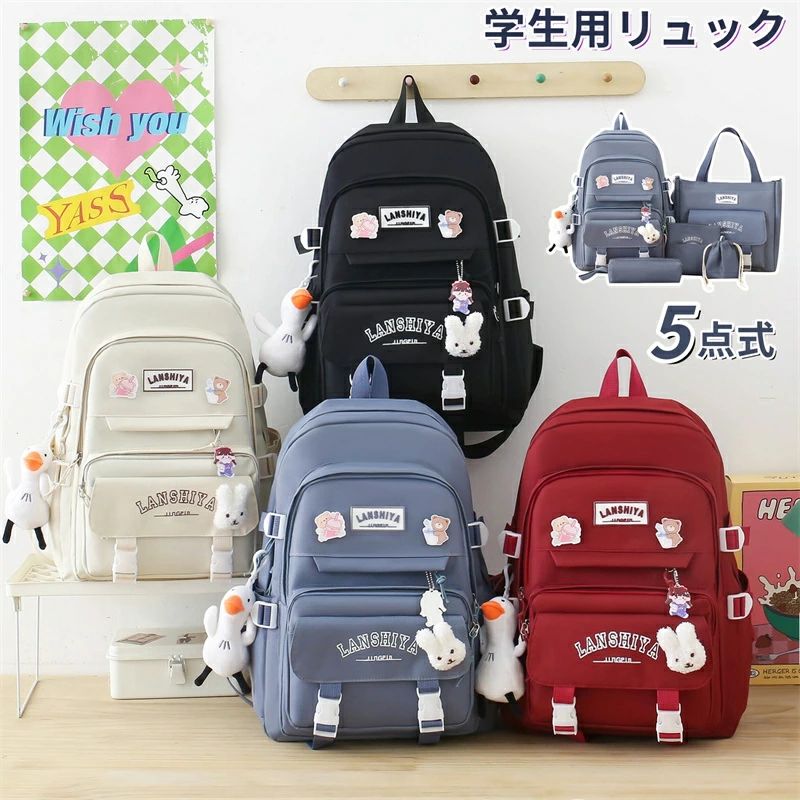 商品詳細 商品内容： 子供リュックサック 5点セット 素材：ポリエステル カラー：写真通り サイズ：リュック:31*41*14cm ペンケース:20cm レッスンバッグ :28*30*8cm 生産国：中国 注意書き： ※商品写真は、できる限り現品を再現するように画像処理などの補正を行っておりますが、ご利用のモニターや環境により差異が生じます。予めご了承くださいませ。 ※上記の数値は、実測によるものです。多少の誤差はご容赦ください。 ●至急ご利用頂く場合、大量ご購入場合は事前にメールか問い合わせフォームでご連絡お願いします。 ●何かご不明な点、ご要望などございましたら、お気軽に問い合わせください。 ------------------------------------------------- インポート商品について 海外の商品につきましては各国の縫製基準をクリアしておりますが、日本の基準に比べ作りが大まかな部分がございます。 ・縫製の糸の処理やボタンの縫い付けが甘い　 ・生地や付属品のインク臭・色違いの糸による縫製　 ・柄合わせができていない　 ・製造、加工の際に生じる小さなシミやほつれ　 ・大まかな作りによる若干の形のゆがみ　 ・他繊維の混じりによる縫製&nbsp;・ベルトなどの穴の若干のゆがみ　 このような場合での返品・交換はお受けできませんのであらかじめご了承くださいませ。 上記のような点が気になる方は海外製品をおすすめすることができませんので、あらかじめインポート商品をご理解頂きました上でのご購入をお願い致します。滑りやすいダブルファスナーはしっかりしており、精密な縫製で破れやすい箇所を補強し、リュックの耐久性をアップさせます。 複数の容量があり、毎日の通学やお出かけ、家族旅行などのニーズに応じて、たっぷり収納できます。 リュックサックは調節可能なショルダーストラップが付いた、身長や体型に合わせて長さを調節できます。 くすみカラーがおしゃれ、収納力抜群でいろんなシーンで使いやすい！通学や通塾、習い事、遠足、クラブ活動、修学旅行、キャンプ、普段使いもアウトドアでも使用できるシンプルで元気があるリュックです。