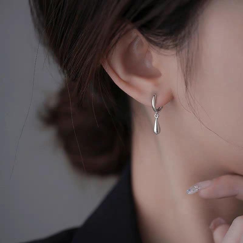 乐天商城 - イヤリング 女性用 小ぶり シンプル 水滴型 円形 デザイン 高級感 上品 ファッション アクセサリー 軽量 スタイリッシュ