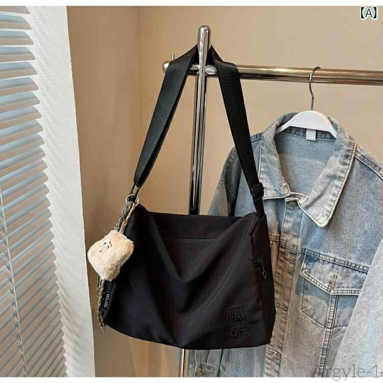 【送料無料】レディース バッグ 普段使い キャンバス 大容量 秋冬 カジュアル ワンショルダー クロス ボディバッグ ピロー