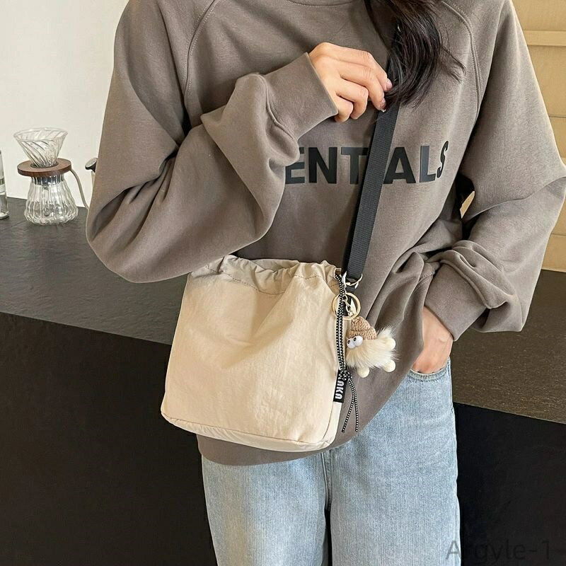 【送料無料】普段使い 巾着バッグ カジュアル シンプル 黒/カーキ/緑 夏/秋 肩掛け 斜めがけ ショルダー レディース