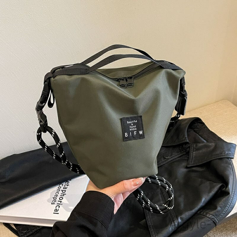 【送料無料】持ち運び 収納 トートバッグ 耐水 防水 無地 撥水 斜め掛け 2WAY 縦型 コンパクト 通学 サコッシュ バケツ型 ショルダーバック