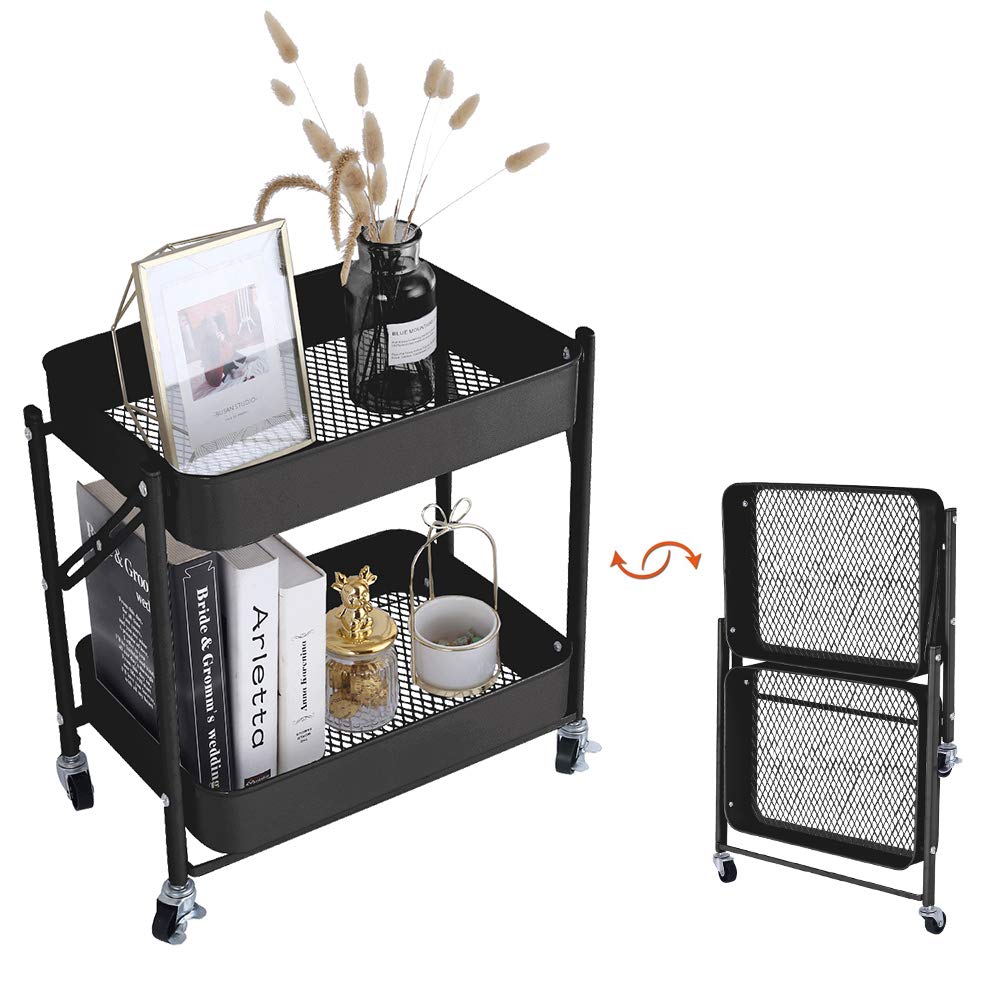 【材質】スチール「カラー」ホワイト ブラック「サイズ」幅45×奥行29×高さ45 cm【通気性抜群】底板には小さな穴が開いており、通気性が抜群で埃も溜まりにくいです。湿気が多い場所?季節にも適しており、お掃除も簡単に出来ます。【組立も不要 折りたたみラック】プロのデザインナーはツールとインストール必要の古い考え方を変えて、メーカー組立済、箱から出して広げるだけで使えます！3分間組み立ての速さにチャレンジしましょう。梱包からキッチンラックを取り出して、展開してすぐ使え、便利です。【自由に移動】4つのキャスター付きで360°自由に回転でき、楽に移動できます。また、キャスターに2つのブレーキが付いたので、必要に応じてしっかり固定されます。【様々な場所に対応】取り付けが簡単で、いろいろな場面で使えます。キッチン、リビング、浴室、部屋など。いろいろな収納の需要を満足。