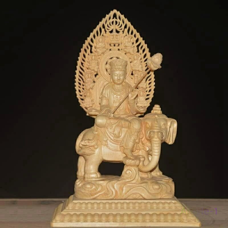 置物（高さ23cm×巾15cm×奥行 木彫り 四角台座 飛天光背 桧木 厄除け 祈る 風水 開運十二干支お守り本尊 普賢菩薩 木彫りの仏像