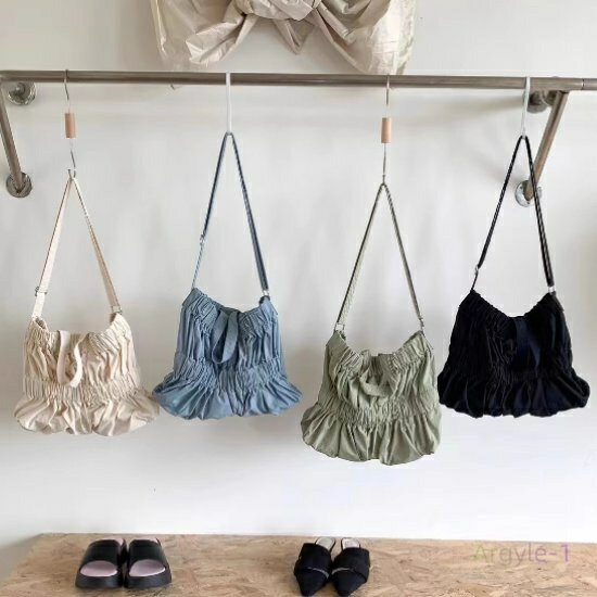 ハンドバッグ レディース バッグ 鞄 かばん ショルダーバッグ 斜め掛けバッグ プリーツバッグ 個性的 可愛い カジュアル お出かけ おしゃれ クロスボディバッ...