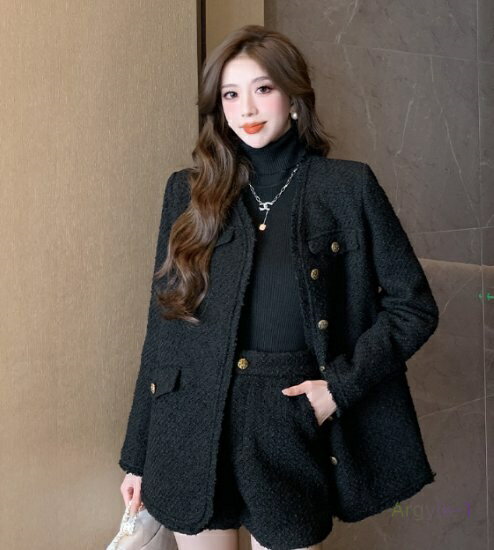 パンツスーツ レディース セットアップ 2点セット ツーピース ジャケット 長袖 羽織 ノーカラー ゴールドボタン 金ボタン ショートパンツ カジュアル きれいめ お出かけ おしゃれ スタイリッシュ