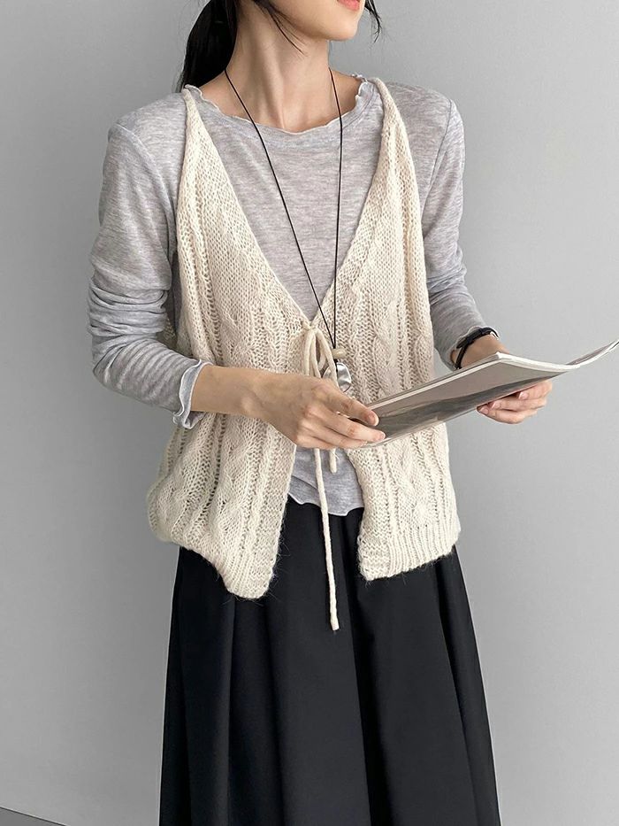 【送料無料】ニットベスト レディース Vネックベスト ショート丈 トップス 秋冬 チョッキ ニット ベスト 前開き ノースリーブ 重ね着 レイヤード 透かし編み...