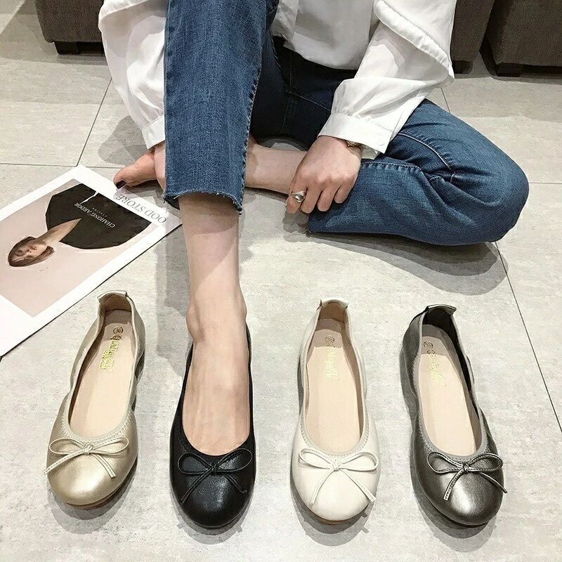 【軽量】足についてくる感覚が心地よく、思わず足取りも軽やかに。超軽量でぺたんこなので重さを感じさせません。【抜け感】:履き口のデザインは足が細く見え、フラットなのにカジュアルすぎない抜け感のある大人な印象。【柔らか】:柔らか素材で足当たりがいいので幅広の足でも馴染みやすくデイリーはもちろんきれいめなスタイルまで幅広く履いて頂けます。【デザイン】:時代を超えた先のとがった靴は、ファッショナブルでフェミニンな魅力に溢れています。 歩きやすさのポイントのひとつです。【滑り止め】:ソールは滑り止めで耐摩耗性に優れた防滑素材を使用。 長時間歩いても疲れないように丁寧に設計されています。☆☆☆ お勧めポイント ☆☆☆バレエシューズ 痛くなりにくい 疲れに ウインタースポーツ カーリング シューズ 特集 ブラック グレー 杏色 ゴールド 21.5cm 22.0cm 22.5cm 23.0cm 23.5cm 24.0cm 24.5cm 25.0cm 25.5cm 26.0cm 26.5cm【軽量】足についてくる感覚が心地よく、思わず足取りも軽やかに。超軽量でぺたんこなので重さを感じさせません。【抜け感】:履き口のデザインは足が細く見え、フラットなのにカジュアルすぎない抜け感のある大人な印象。【柔らか】:柔らか素材で足当たりがいいので幅広の足でも馴染みやすくデイリーはもちろんきれいめなスタイルまで幅広く履いて頂けます。【デザイン】:時代を超えた先のとがった靴は、ファッショナブルでフェミニンな魅力に溢れています。 歩きやすさのポイントのひとつです。【滑り止め】:ソールは滑り止めで耐摩耗性に優れた防滑素材を使用。 長時間歩いても疲れないように丁寧に設計されています。☆☆☆ お勧めポイント ☆☆☆バレエシューズ 痛くなりにくい 疲れに ウインタースポーツ カーリング シューズ 特集 ブラック グレー 杏色 ゴールド 21.5cm 22.0cm 22.5cm 23.0cm 23.5cm 24.0cm 24.5cm 25.0cm 25.5cm 26.0cm 26.5cm