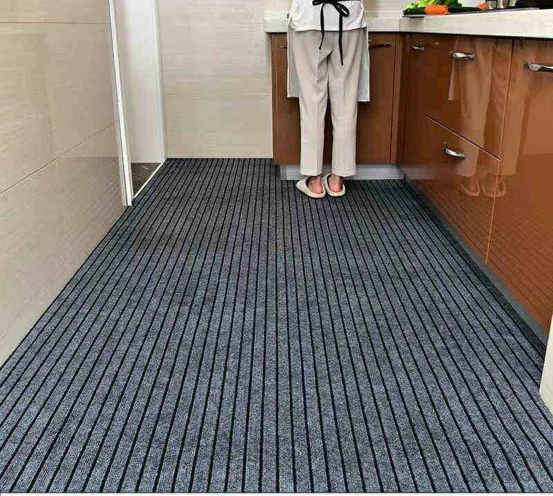 サイズ 60*200cm サイズについての説明 【サイズ】60*200cm 素材 ポリエステル 色 グレー レッド モカ 備考 ●サイズ詳細等の測り方はスタッフ間で統一、徹底はしておりますが、実寸は商品によって若干の誤差(1cm〜3cm )がある場合がございますので、予めご了承ください。 ●製造ロットにより、細部形状の違いや、同色でも色味に多少の誤差が生じます。 ●パッケージは改良のため予告なく仕様を変更する場合があります。 ▼商品の色は、撮影時の光や、お客様のモニターの色具合などにより、実際の商品と異なる場合がございます。あらかじめ、ご了承ください。 ▼生地の特性上、やや匂いが強く感じられるものもございます。数日のご使用や陰干しなどで気になる匂いはほとんど感じられなくなります。 ▼同じ商品でも生産時期により形やサイズ、カラーに多少の誤差が生じる場合もございます。 ▼他店舗でも在庫を共有して販売をしている為、受注後欠品となる場合もございます。予め、ご了承お願い申し上げます。 ▼出荷前に全て検品を行っておりますが、万が一商品に不具合があった場合は、お問い合わせフォームまたはメールよりご連絡頂けます様お願い申し上げます。速やかに対応致しますのでご安心ください。