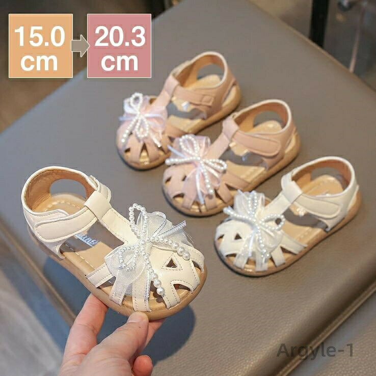 ■素材：ポリエステル、PU、その他 ■カラー ベージュブラック サイズは0.3-0.5cm程度の誤差があります、ご容赦下さいませ。 内寸→足の実寸+0.5cm 足の甲が高い、幅広い方はワンサイズ上に選択してください。 商品内容 シューズだけ 注意事項 ※サイズ表記は目安です。若干の誤差がある場合がございます。 ※注意：実物の色に近づけるように心がていますが、お使いの環境により画像の色が実物の色と違って見える場合があります。 ※商品の「生色・サイズ・デザイン」は生産時期により若干異なる場合がございます。 関連キーワード サンダル キッズ スポーツサンダル 疲れない 黒 ブラック ベビー 子供 キッズ サンダル 男の子 女の子 マジックテープ ストラップ ベルト サンダル ジュニア 軽量 厚底 サンダル 幅広 厚底 シューズ 靴 シンプル 滑り止め 疲れない 痛くない 歩きやすい 脱ぎやすい 履きやすい 軽量 サンダル アウトドア カジュアル お出かけ 韓国 サンダル ぺたんこ ブラック ホワイト ホワイト サンダル sale スリッポン 春 夏 春夏 超軽量 疲れない 履きやすい 歩きやすい サンダル おしゃれ 疲れにくい 子供靴 靴 くつ シューズ キッズ 履き心地 滑りにくい スポサン ベルト スポーツサンダル アウトドア 夏 旅行 祝い プレゼント ギフト