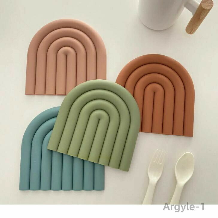 【送料無料】レインボー型 シリコン コースター キッチン　ダイニング　ダイニング 全5色 鍋敷き