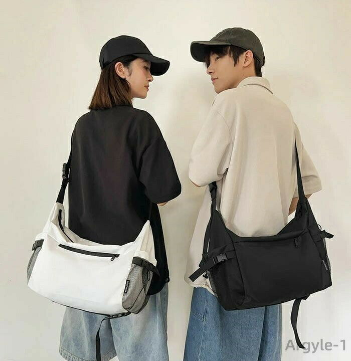 【送料無料】ショルダーバッグ レディース メンズ ボディバッグ 男女兼用 ナイロン 斜め掛け バナナシ..