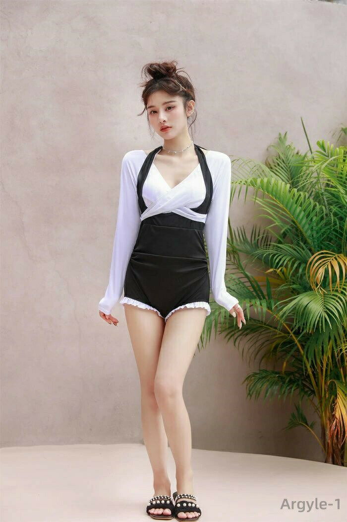 商品詳細 特徴 【全身セットで徹底カバー】A字型のワンピースデザインが体型をカバーしてお尻とお腹周りを隠しつつ、パンツ付きも安心感がある。夏の眩しい太陽の下でも安心、日焼け防止効果も期待できるワンピース水着です。 【日焼け・肌荒れ対策・着心地いい】:安心のUPF50+(肌に有害な紫外線を98%以上カット)生地使用。擦り傷の予防や、虫刺され・クラゲ対策にもお役立てください。上質なポリエステル生地を採用しており、柔らかな肌触りと滑らかな質感を実現します。 「マルチに使える万能ウェア」水陸両用生地だから、水着としてはもちろん、ヨガ、ピラティス、マリンアクティビティにぴったり！スタイルサポート・通気性◎速乾生地・滑らかな肌触り。などの様々なシーンで大活躍♪♪着こなし自由自在！ 素材 ポリエステル サイズ S対応身長150〜155cm 体重38〜45kg ブラカップ70BC/75ABC M 対応身長153〜162cm 体重45〜48kg ブラカップ70ABC/75AB L 対応身長153〜170cm 体重48〜55kg ブラカップ70ABC80BC XL 対応身長158〜170cm 体重55〜60kg ブラカップ80ABC/85AB 原産国 中国製 ご注意点 ●実寸はメジャー採寸の為、若干の誤差が生じる場合があります。 ●色合いはモニター環境により若干の誤差が出ます。