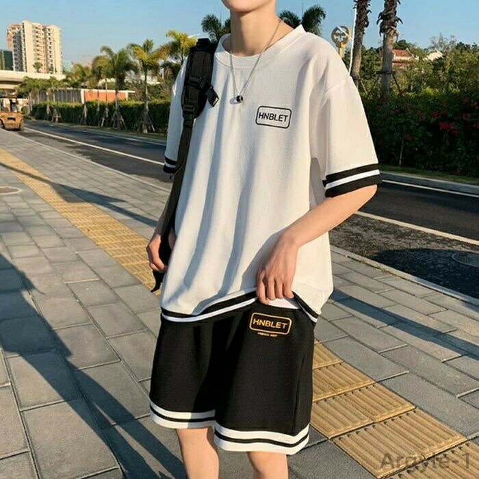 【生地】綿 【カラー】黒系、白系（画像参照） 【サイズ】M/L/XL/2XL ※cm表記 トップス M　肩幅99　着丈67　胸囲101　袖丈19　袖口17 L　肩幅101　着丈68　胸囲103　袖丈19　袖口17 XL　肩幅103　着丈69　胸囲105　袖丈20　袖口18 2XL　肩幅105　着丈70　胸囲117　袖丈20　袖口18 パンツ（ウエストはゴムです。） M　ズボン丈41　ズボンの裾26　ヒップ113 L　ズボン丈43　ズボン裾27　ヒップ115 XL　ズボン丈45　ズボン裾28　ヒップ117 2XL　ズボン丈47　ズボン裾29　ヒップ119 M　（日本サイズXS〜S） L　（日本サイズS〜M） XL （日本サイズM〜L） 2XL（日本サイズL〜XL） 当店の仕入れ先は細身の作りとなっております。 普段より小さめなので、1〜2サイズ上をお勧めします　 ☆当店の仕入れ先は、日本製に比べてサイズが小さめに作られている場合がございます。 ☆サイズは平置きで測定しております。商品・着用者によっては多少の誤差がある場合がございます。 ☆お安い、お買い得な価格で販売致すため簡易梱包にてお届け致します。 ☆在庫状況によりましてキャンセルさせて頂く場合がございます。