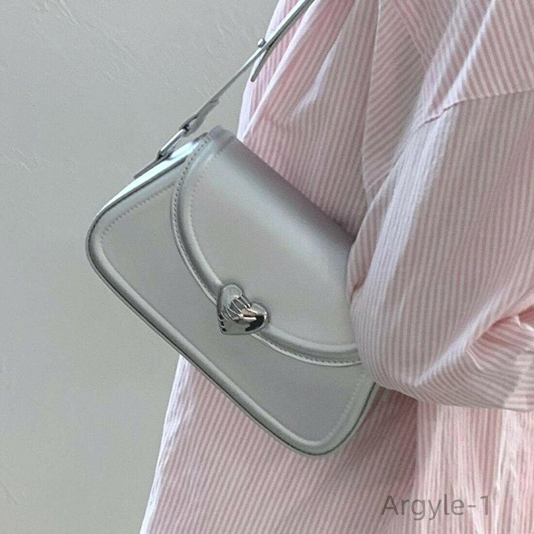 【送料無料】カジュアル 韓国ファッション 韓国 ミニショルダー ハート 2way ハートのついたコロンと可愛いショルダーバッグ