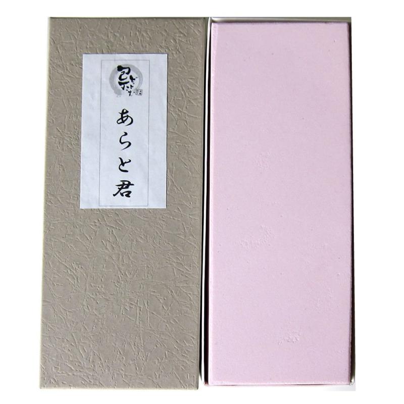 包丁どっとこむ砥石 荒砥石「あらと君」(大型)用途 荒砥石材質 PA砥粒#220単メッシュ特徴 PA砥粒#220単メッシュを使用している荒砥石。 研削力、耐磨耗性に優れ#400程度の砥ぎ跡です。サイズ　205×80×50mm大人気の「あらと君」の大型サイズが出ました。