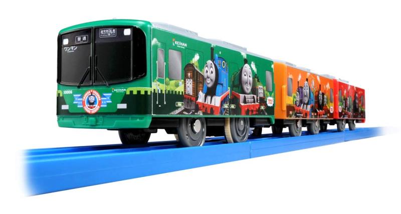 プラレール SC-10 京阪電車 10000系 きかんしゃトーマス号 2015(c) (c)2019 Gullane(Thos)Limited. (c)2019 IT Entertainment Limited. 京阪電気鉄道株式会社商品化許諾済単3形乾電池1本使用(電池は別売です。) 誤飲防止のため、電池ケース蓋に｢ネジ止め式｣を採用しています。<b>対象年齢 :</b>3才以上<b>電池種別 :</b>電池は別売りのため別途ご購入ください。