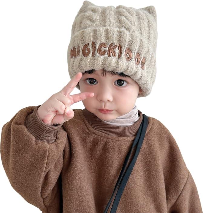 [] キッズ 子ども 子供 ニット 帽子 ニット帽子 ニットキャップ 伸縮性 可愛い あったか 防寒 厚手 子供用 秋冬 防寒用 男の子 女の子 赤ちゃん 春 秋 冬 2～7歳 もこもこ フリーサイズ 通頭周り47-51cm、2-7歳のキッズにお勧め。子供たち成長が速いため、余裕をもってより大きめのサイズをオススメです。柔らかい素材・保温・防寒対策厚手ニット帽子の深いデザインので、みみまでカバーできるキッズ帽子～秋冬の防寒防風にぴったり裏に柔らかい生地付きの2層構造で、ふわふわもこもこ帽子です。 モコモコした超柔らかい手触りの素材なので頭に被せやすく、優しく頭を包んでくれます。軽くてお肌に優しい素材で、締め付け感もないのでお子様の負担にならない。伸縮性も抜群で、着脱は簡単です。可愛いデザイン上に可愛いとんがる角、おしゃれな刺繍文字がワンポイント、男女兼用デザイン 女の子や男の子も似合っています。任意の衣類と一緒に使用しても可愛いかぶりやすくて暖かい、秋冬のお出かけに必須のアイテム。ニットの上文字刺繍加工のため、文字のところにニット糸の混雑やはみ出し発生する場合もございます。不良品ではございません。ご購入前ご確認お願いします。多場面に適用普段のお出かけする時、通園、通学、雪遊び、バイク、自転車、スキー、雪だるま、キャップ、ピックニックなど寒い日々に大活躍スキー、スケートなどのアウトドア活動でも安心。色々使えます誕生日、出産祝いや贈り物、ハロウィン、クリスマスプレゼント、イベント、お正月、新年のギフト、行事用としても大変喜ばれるアイテムです。かわいいお孫さんへのプレゼントとしてもオススメです。お子様の写真撮影や幼稚園・小学校のお遊戯会などの小道具としても大活躍。