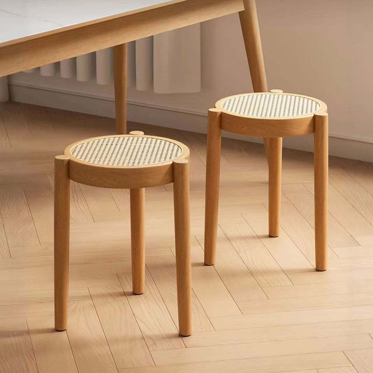 スツール ラタン おしゃれ 木製 ツール 北欧 椅子 チェア 籐編み 無垢材 家具 来客用 イス 頑丈 家具 イス スタッキング ダイニングスツ 備考 ●サイズ詳細等の測り方はスタッフ間で統一、徹底はしておりますが、実寸は商品によって若干の誤差(1cm～3cm )がある場合がございますので、予めご了承ください。●製造ロットにより、細部形状の違いや、同色でも色味に多少の誤差が生じます。●パッケージは改良のため予告なく仕様を変更する場合があります。▼商品の色は、撮影時の光や、お客様のモニターの色具合などにより、実際の商品と異なる場合がございます。あらかじめ、ご了承ください。▼生地の特性上、やや匂いが強く感じられるものもございます。数日のご使用や陰干しなどで気になる匂いはほとんど感じられなくなります。▼同じ商品でも生産時期により形やサイズ、カラーに多少の誤差が生じる場合もございます。▼他店舗でも在庫を共有して販売をしている為、受注後欠品となる場合もございます。予め、ご了承お願い申し上げます。▼出荷前に全て検品を行っておりますが、万が一商品に不具合があった場合は、お問い合わせフォームまたはメールよりご連絡頂けます様お願い申し上げます。速やかに対応致しますのでご安心ください。