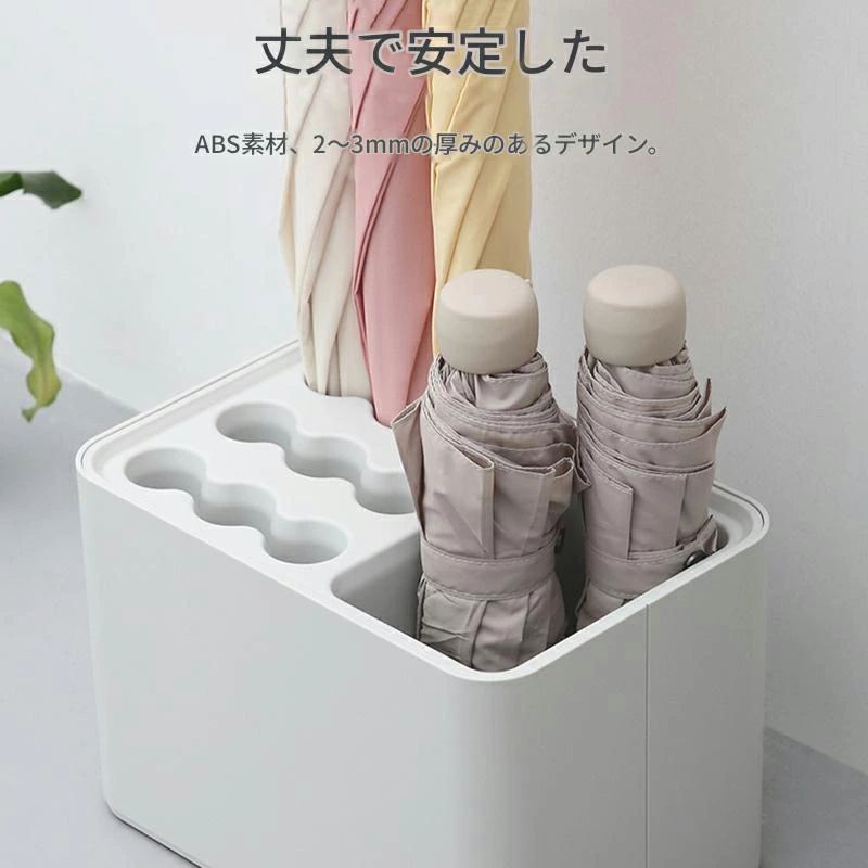 【サイズ・素材】小さめのサイズですが、ある程度の重さがありますので倒れにくいです。 【傘10本収納可能】長傘6本と折りたたみ傘4本、合計10本の傘を収納できるコンパクトな傘立てで、一人暮らしの方にも最適です。 【取り外し可能な貯水トレイ】取り外し可能な貯水トレイなので、雨水をしっかり受け止め、サッと取り外して排水も簡単です。 【シンプル】シンプルな形状で玄関に置いてスペースを確保できる傘立てです。モダンなデザインは、エントランスの装飾として安定感のある雰囲気を演出できます。 【様々なシーンに適用】滑り止め加工のベースで安定感も良く、玄関、室内、オフィス、店舗など様々な場所で使用でき、使用しない時は靴箱などに収納できます。