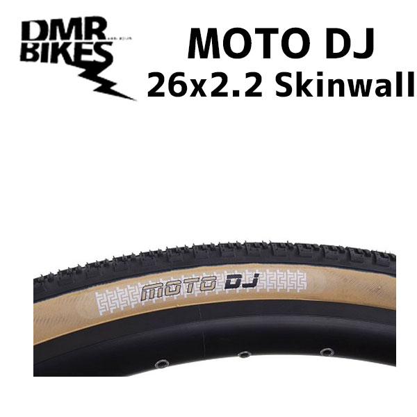 商&nbsp;品&nbsp;詳&nbsp;細“MOTO DJタイヤ”は、転がり抵抗を低く抑えたダートやストリート、パークでのライディングを目的とした軽量な26インチタイヤです。低く均一な高さのノブを配したラウンド形状で、どの角度から路面にコンタクトしても安定したコントロール性を発揮します。ノブにはコンクリートのスケートパークでも安定したグリップを得られる“マイクログリップ”コンタクトサーフェイスを採用しています。商品名MOTO DJ ワイヤービード仕様カラーブラック/スキンサイズ26x2.2ケーシング60TPI（ワイヤービード）重量750g（ワイヤービード）ご一緒にチューブはいかがですか？その他、人気のチューブ一覧はこちら品番表記サイズバルブ重量(g)TW720-TF-RAW/O 700×18〜23C仏式36mm（2ピースバルブ）65TW720-F-RAW/O 700×18〜23C仏式33mm65TW720-LF-RAW/O 700×18〜23C仏式48mm66TW720-LLF-RAW/O 700×18〜23C仏式60mm67TW723-28TF-RAW/O 700×23〜28C仏式36mm（2ピースバルブ）76TW723-28F-RAW/O 700×23〜28C仏式33mm76TW723-28LF-RAW/O 700×23〜28C仏式48mm77TW723-28LLF-RAW/O 700×23〜28C仏式60mm78TW723-28F80-RAW/O 700×23〜28C仏式80mm80TW731-35F-RAW/O 700×30〜35C仏式33mm112TW731-35LF-RAW/O 700×30〜35C仏式48mm113TH26-125F-RAH/E 26×0.9〜1.25W/O 650×20〜25C仏式33mm71TH26-125LF-RAH/E 26×0.9〜1.25W/O 650×20〜25C仏式48mm72TH20-125F-RAH/E 20×1.0〜1.25仏式33mm54TH20-125LF-RAH/E 20×1.0〜1.25仏式48mm55TW2087-81F32RAW/O 20×7/8〜1 1/8仏式33mm58TW2087-81F48RAW/O 20×7/8〜1 1/8仏式48mm59TW2087-81F60RAW/O 20×7/8〜1 1/8仏式60mm60品番表記サイズバルブ重量(g)0TW728-32F-SPW/O 700×28〜32C仏式33mm1600TW728-32LF-SPW/O 700×28〜32C仏式48mm1600TW735-40F-SPW/O 700×35〜40CW/O 27×1 3/8〜1 1/2仏式33mm2000TH26-F-SPH/E 26×1.625〜2.10仏式33mm2400TH26-E-SPH/E 26×1.625〜2.10英式2400TW27-83E-SPW/O 27×1 3/8〜1 1/2W/O 700×35〜40C英式2000TW27-83G-SP-CW/O 27×1 3/8〜1 1/2W/O 700×35〜45C英式（マジックキャップ/ スーパープランジャ）-0TW26-83E-SPW/O 26×1 3/8英式1900TW26-83G-SP-CW/O 26×1 3/8 〜1 1/2英式（マジックキャップ/ スーパープランジャ）-0TW24-83E-SPW/O 24×1 3/8英式1800TW24-83G-SP-CW/O 24×1 3/8 〜1 1/2英式（マジックキャップ/ スーパープランジャ）-その他、人気のチューブ一覧はこちら