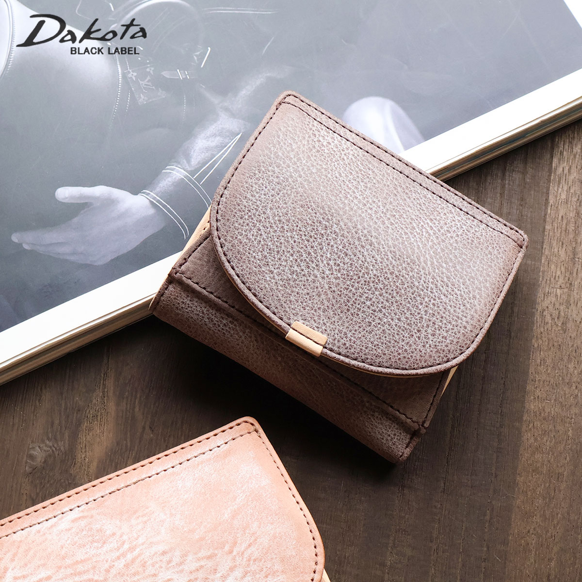 二つ折り財布 ボックス型小銭入れ 本革 ダコタ Dakota BLACK LABEL クレマ 牛革 経年変化 ロウ ホワイトワックス 0620131ギフト プレゼント【動画あり】【選べるノベルティ】