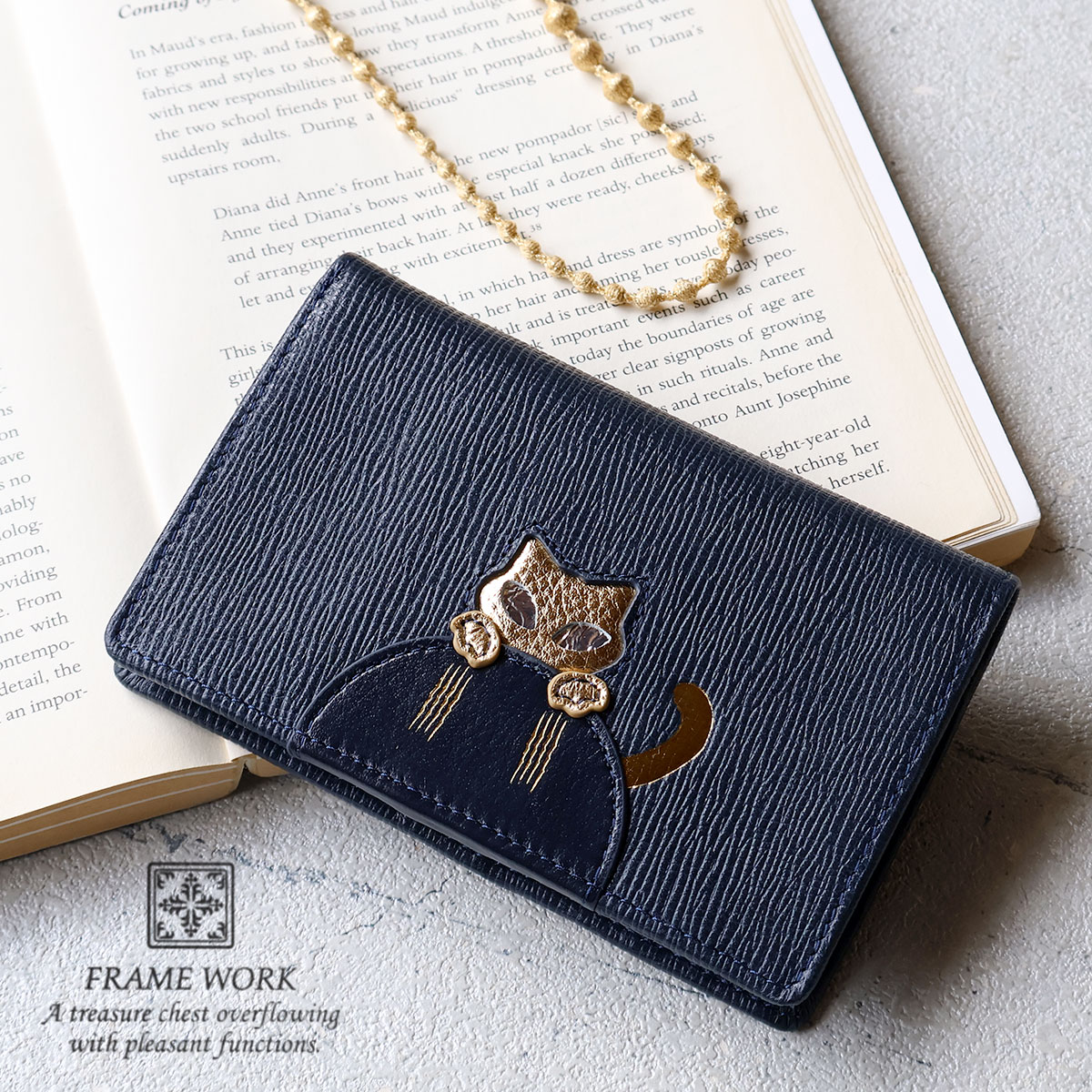 【選べるノベルティ】FRAME WORK フレームワーク カードケース 観音開き 小銭入れ付き 二つ折り財布 ネコ 猫 Cat 箔加工 キラキラ キトン ルタン 牛革 ドット 水玉 かわいい プレゼント ギフト 0046133