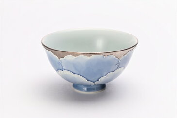 【楽々シリーズ プラチナ牡丹 茶碗(中) (化粧箱入り)】有田焼 磁器 お茶わん めし碗 ごはん茶碗 青 銀 手書き ごはん おしゃれ 和食器 ギフト 引き出物 内祝い プレゼント