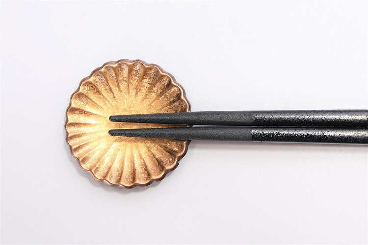 【有田焼 陶悦窯 黒柚子金塗り 菊豆箸置き】有田焼 磁器 箸置き スプーンレスト 丸型 菊割 金 豆皿 薬味皿 おしゃれ 和食器 ギフト 引き出物 内祝い プレゼント