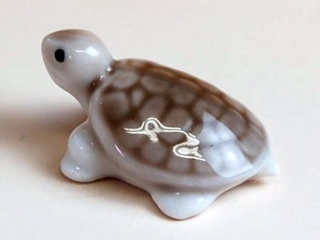 亀 置物 かわいい置物 小物 インテリア 陶磁器 有田焼 日本製 ミニ亀の写真