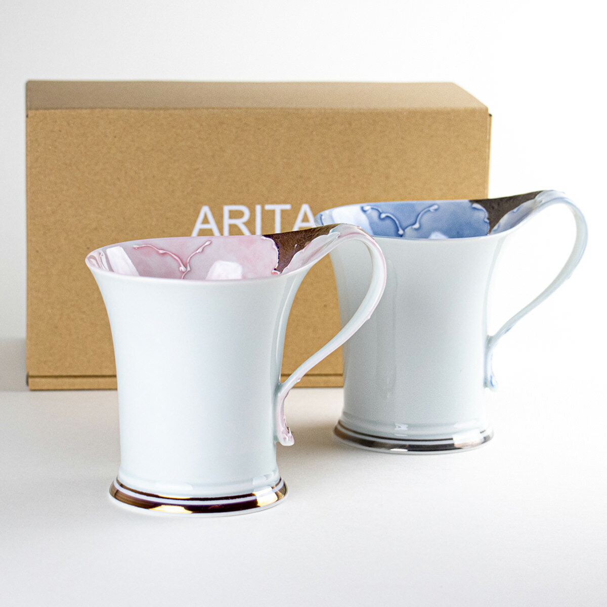 【ブラックフライデー ポイント5倍】ペア マグカップ 有田焼 おしゃれなギフト箱入り 心を込めた贈り物 プラチナ牡丹 金濃ピンク牡丹 2個セット